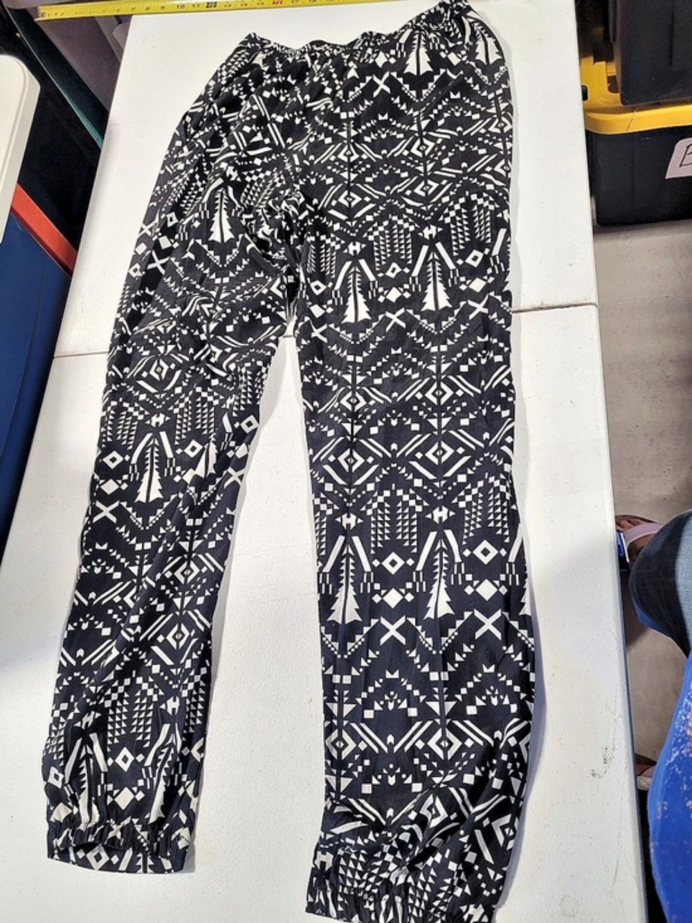 Charlotte Russe  Geometric Jogger Pants in Black & White Size Small